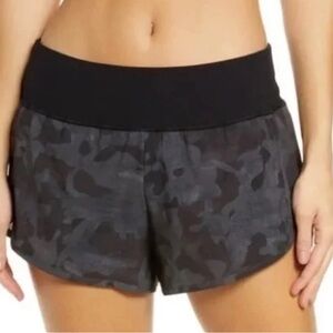 Zella Aero Camo Shorts (S)